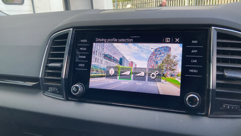 Skoda Karoq 1.5 TSI SE L 5dr DSG Petrol Estate